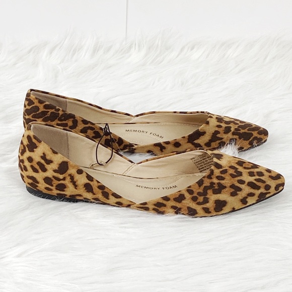 🎊HP🥳Time and True Leopard Pointed Toe Flats - Picture 2 of 5